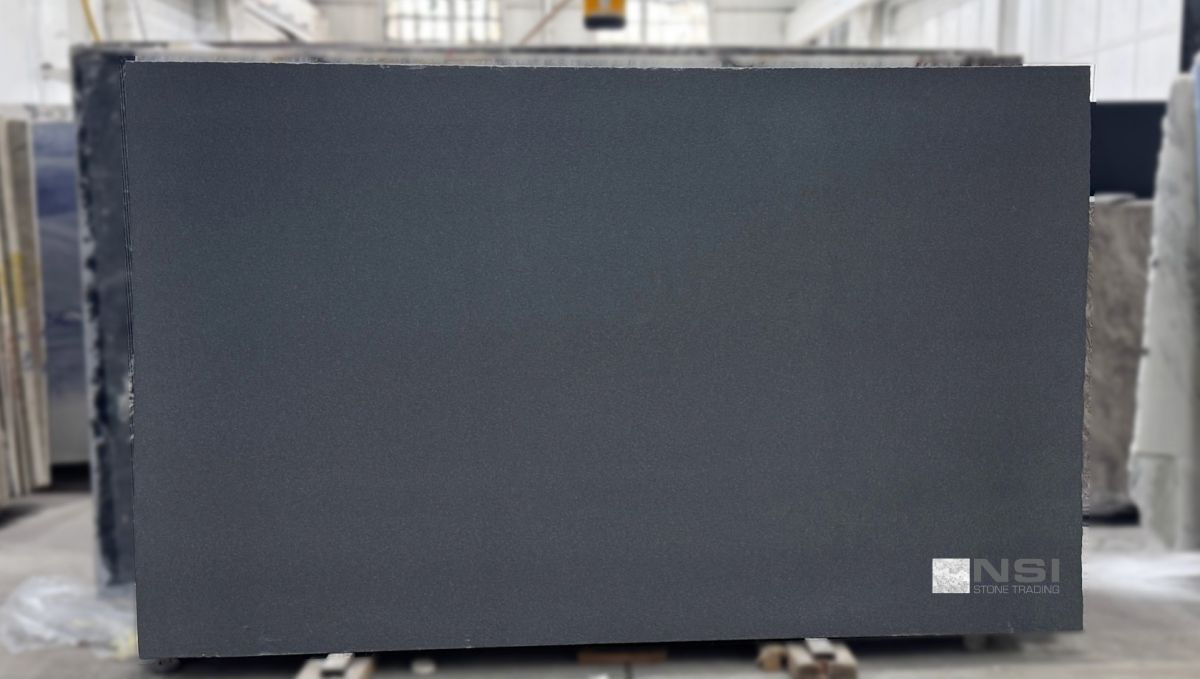 BLACK ABSOLUTE 3CM - Image 1