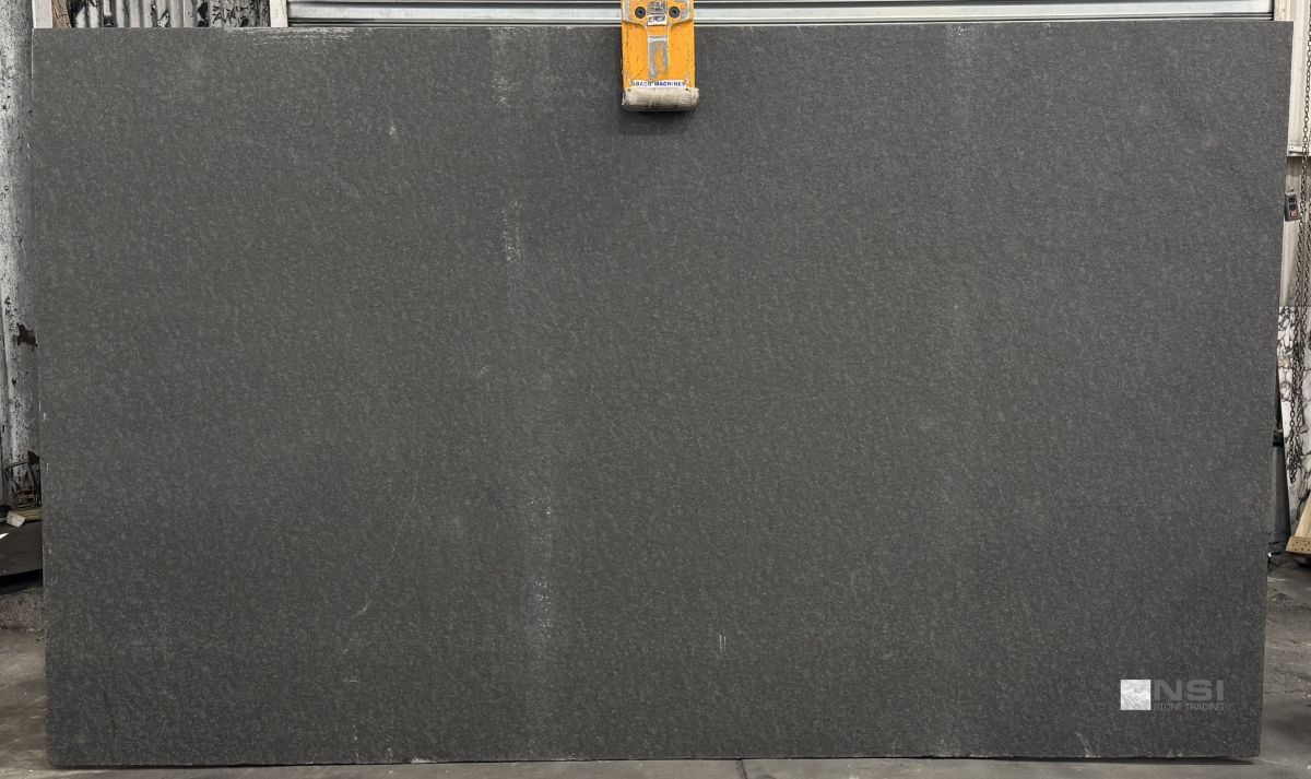 BLACK ABSOLUTE 3CM - Image 1