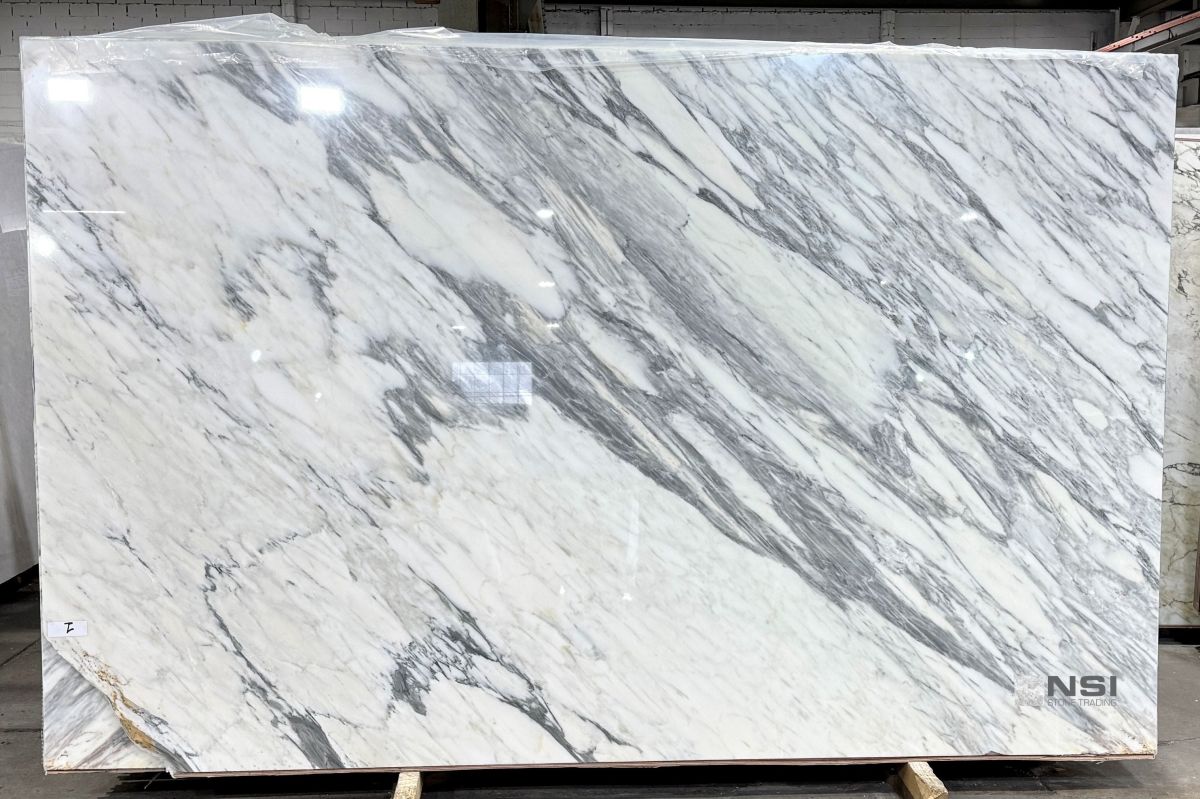 Calacatta Altissimo 2cm 125x80 Lot-7531 CALACATTA ALTISSIMO 2CM - Image 1