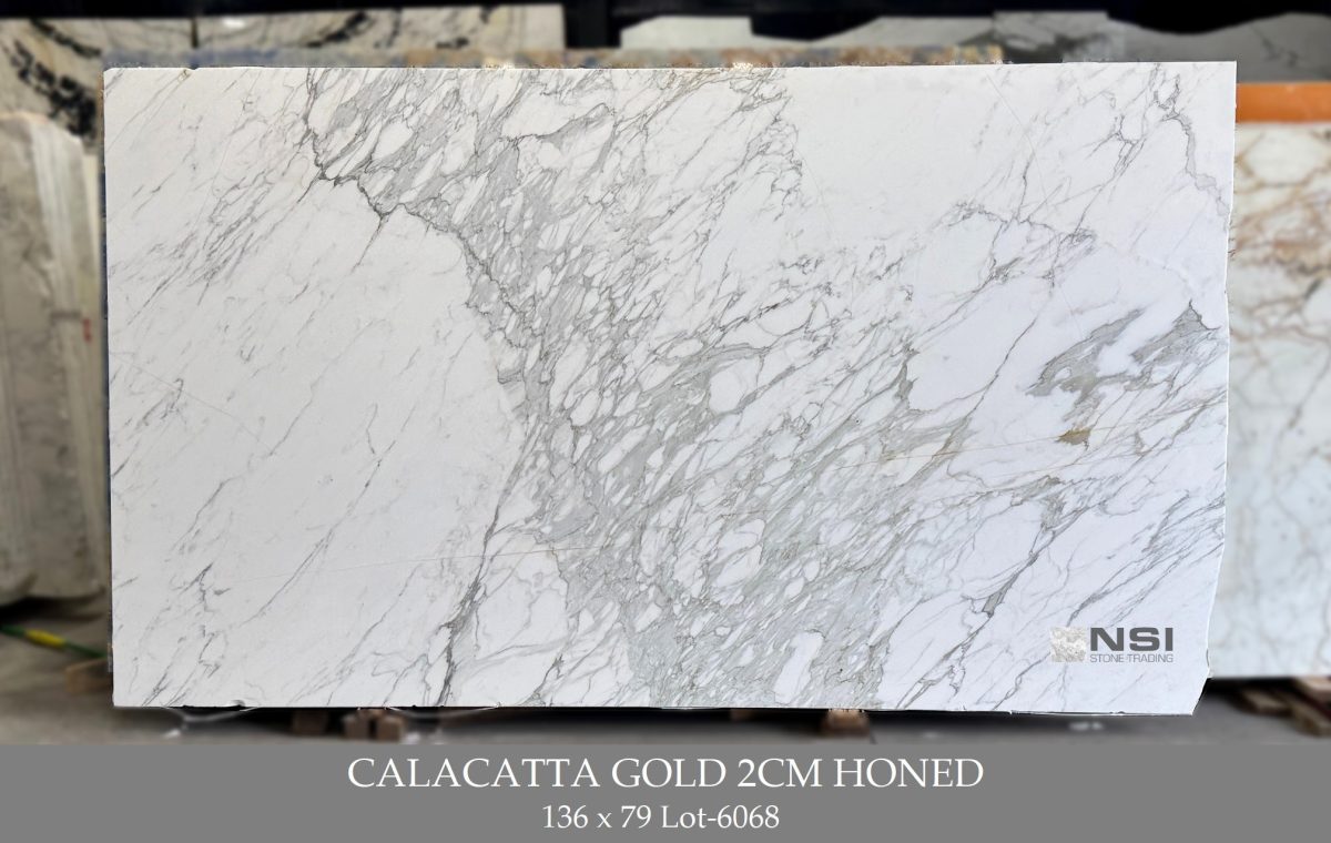Calacatta Gold 2cm Honed 136x79 Lot-6068 CALACATTA GOLD 2CM - Image 1