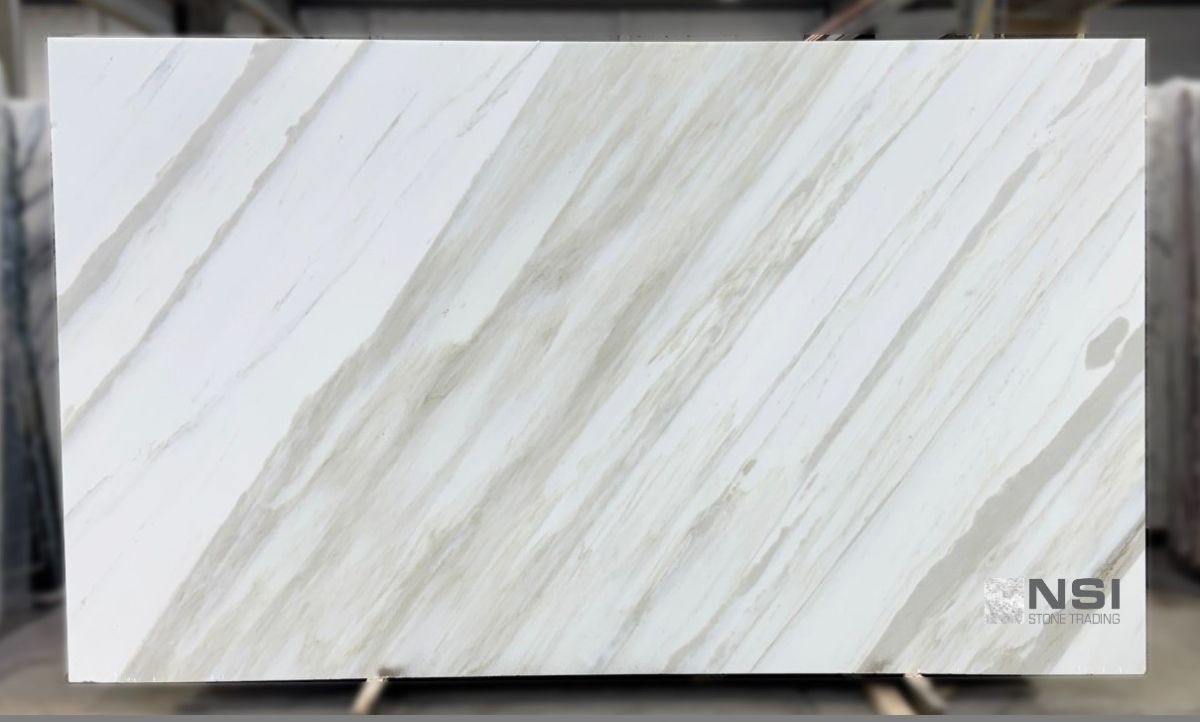 Calacatta Luccicoso 2cm Honed 134x78 Lot-15063 CALACATA LUCCICOSO 2CM - Image 1