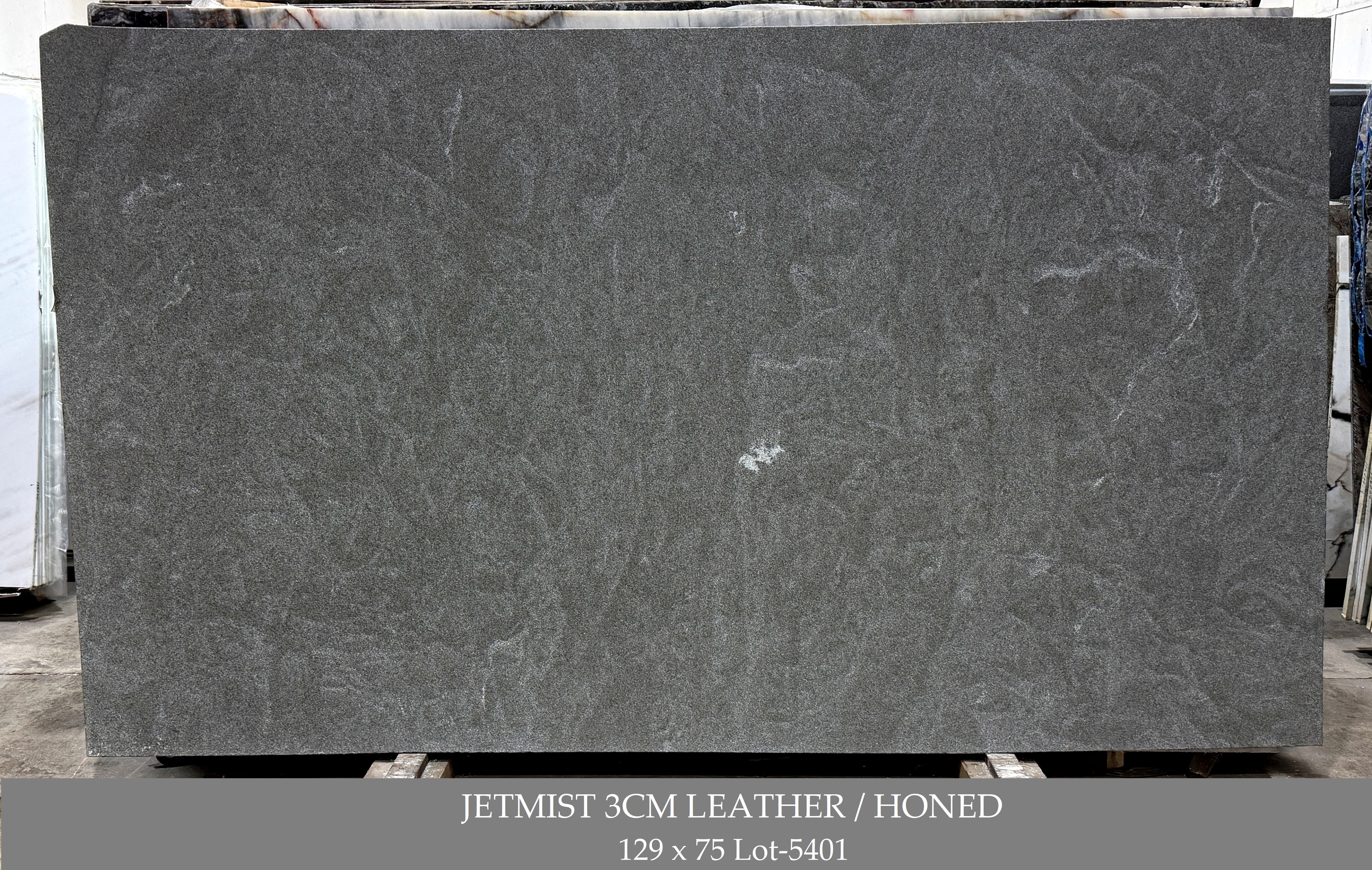 Jest Mist 3cm Leather Honed 129x75 Lot 5401