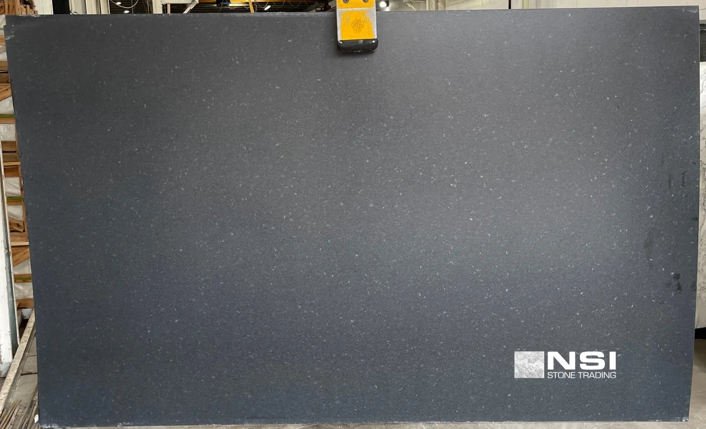 black absolute 2cm brushed 130x81 lot 34193 1