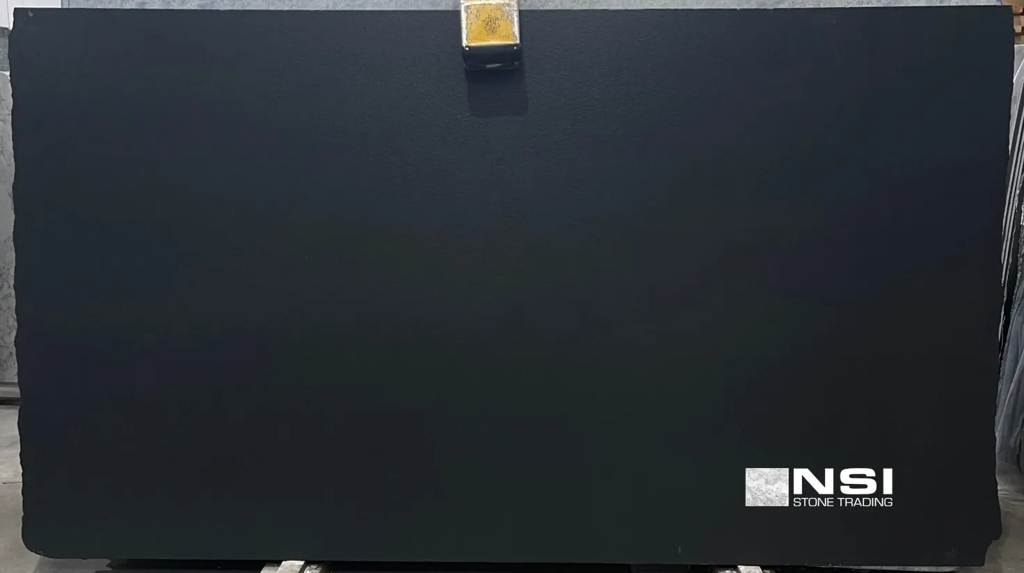 black absolute 3cm brushed 129x74 lot 35236 1