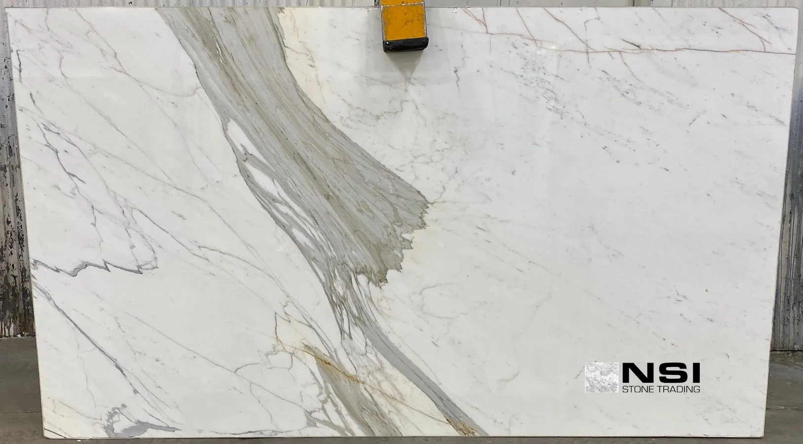 calacatta borghini 2cm 130x77 lot 3384 1 CALACATTA BORGHINI 2CM - Image 1