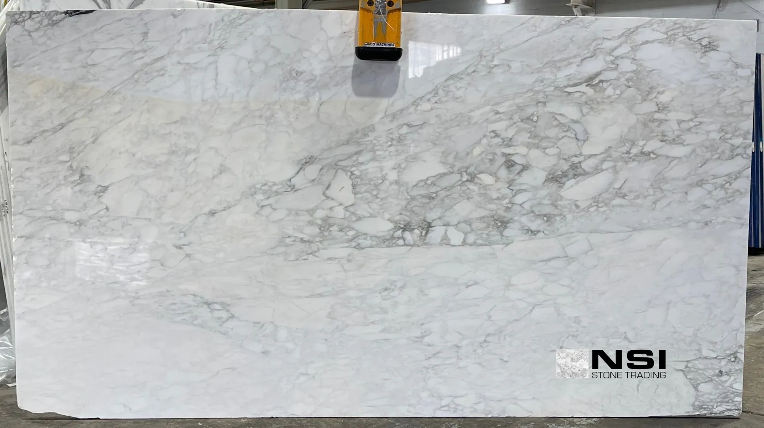 calacatta caldia 3cm 134x72 lot 2147 1 CALACATTA CALDIA 3CM - Image 1