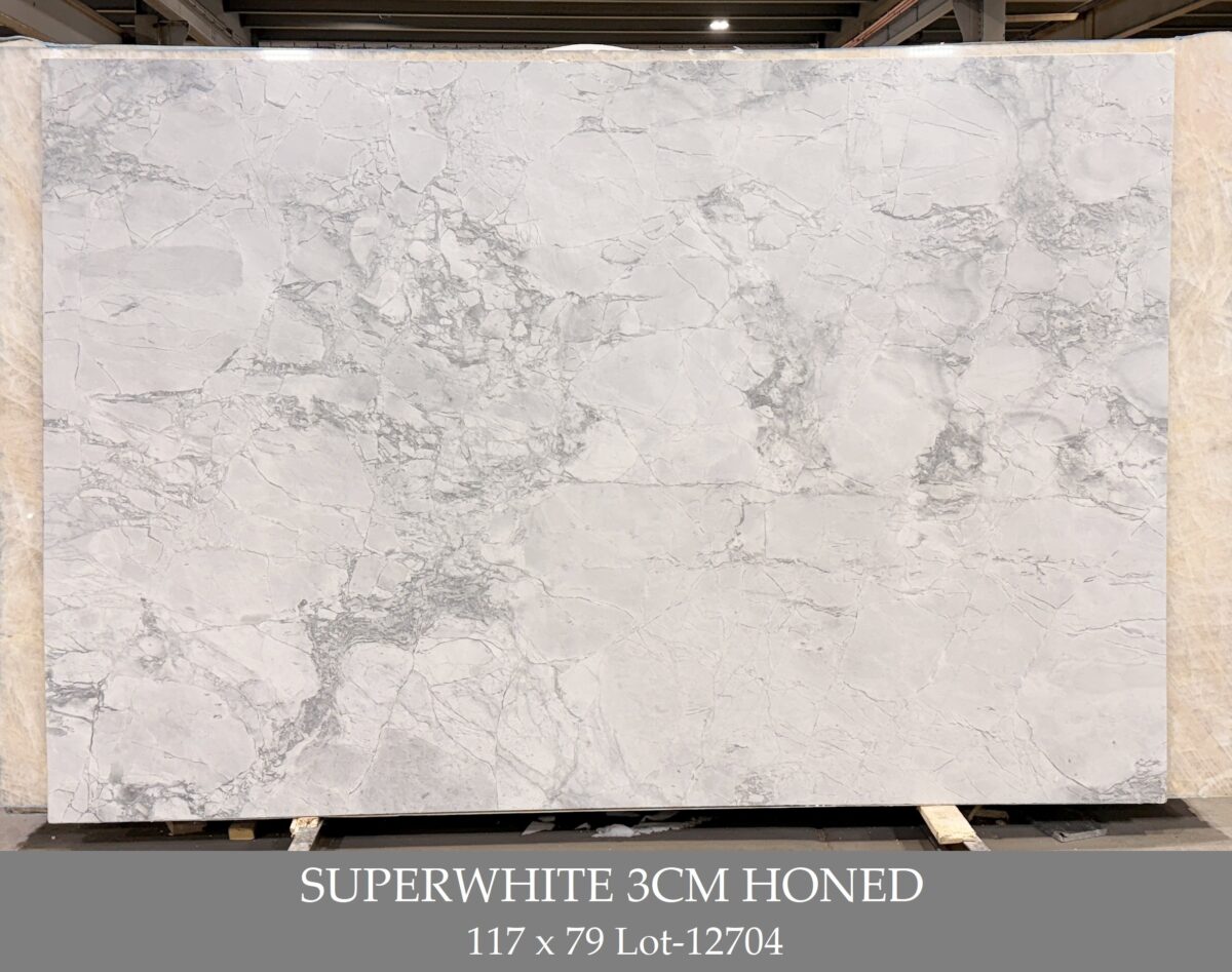 Superwhite 3cm Honed 117x79 Lot-12704 SUPERWHITE 3CM - Image 1