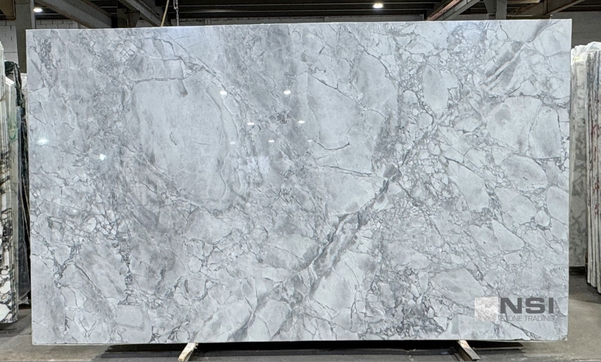 Superwhite Calacatta 2cm 133x78 Lot-7276 SUPERWHITE CALACATTA 2CM - Image 1