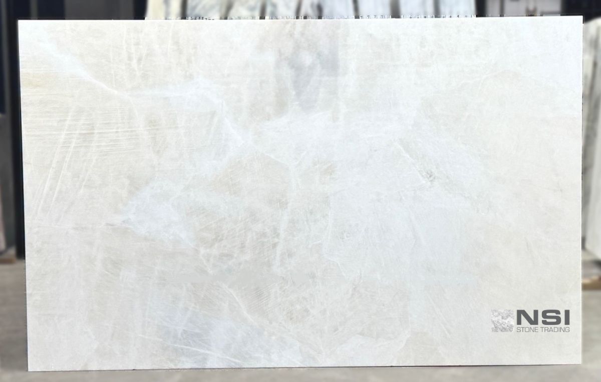 White Onyx 2cm 114x72 Lot-11472 WHITE ONYX 2CM - Image 1